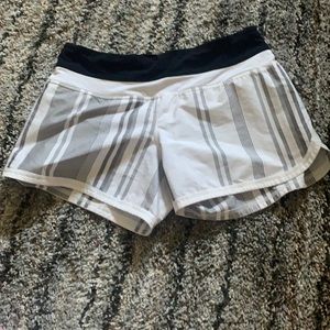 Lululemon running shorts strips white gray and black trim size 2